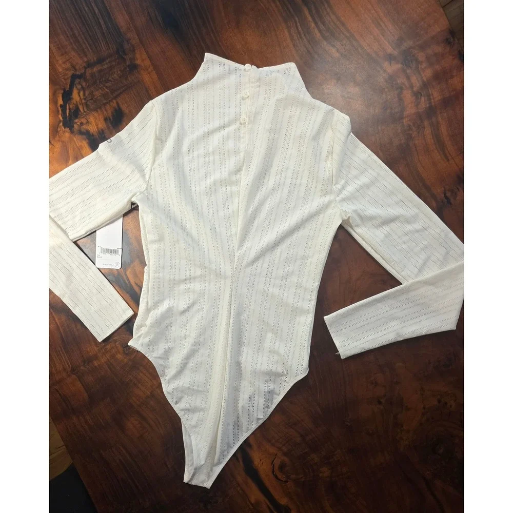 Alo Yoga Pointelle Mock Neck Streetwear  Festival Indis Sleaze Fashiongram